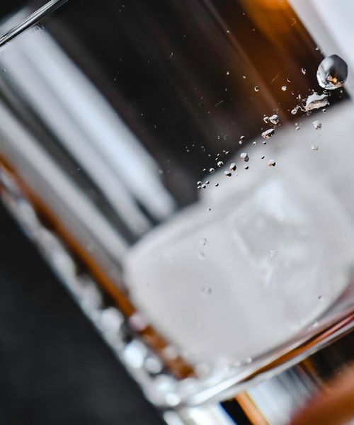 Ice crystals and blue light symbolizing mental clarity and freshness